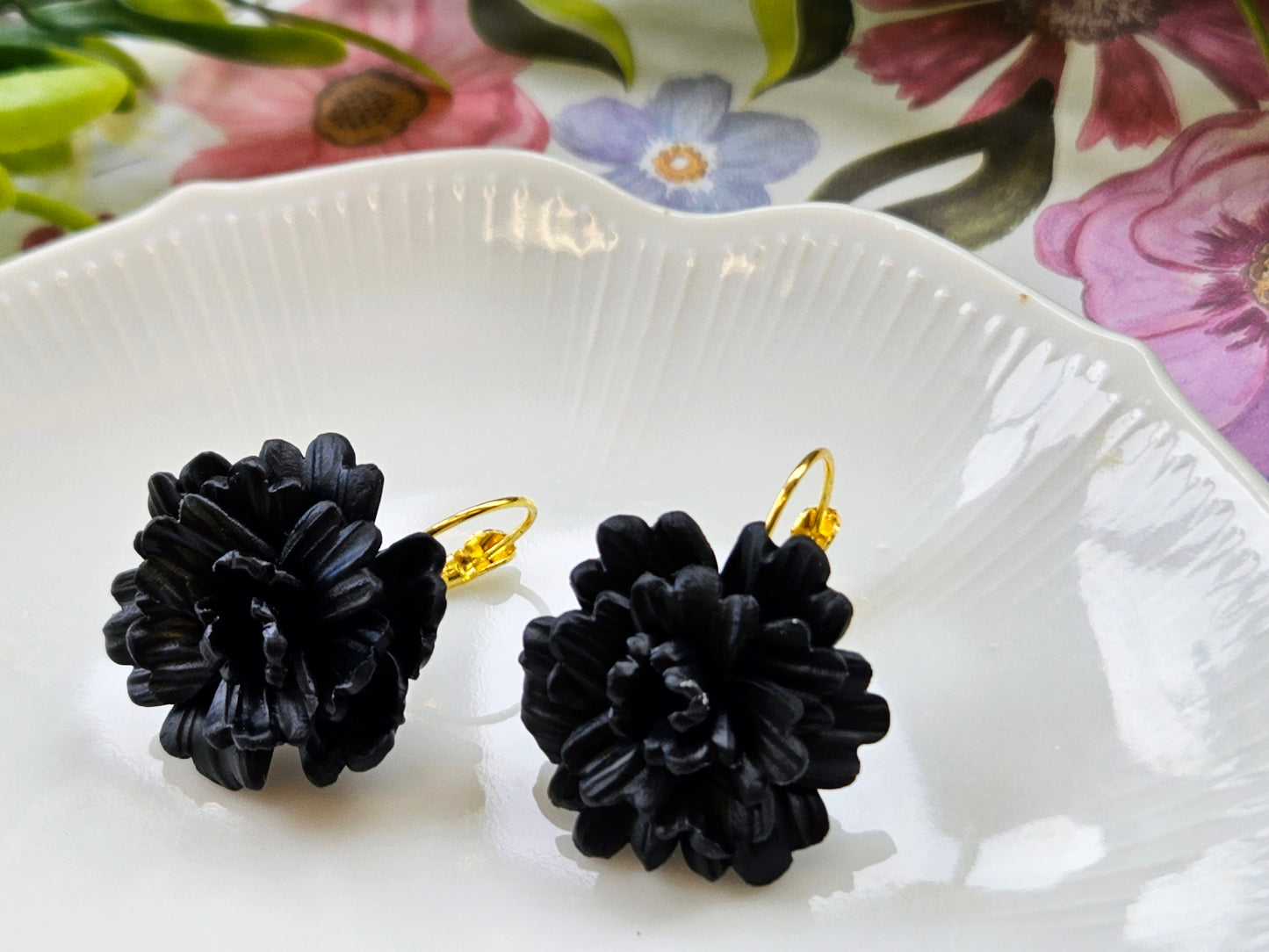 Carnation Black Earrings