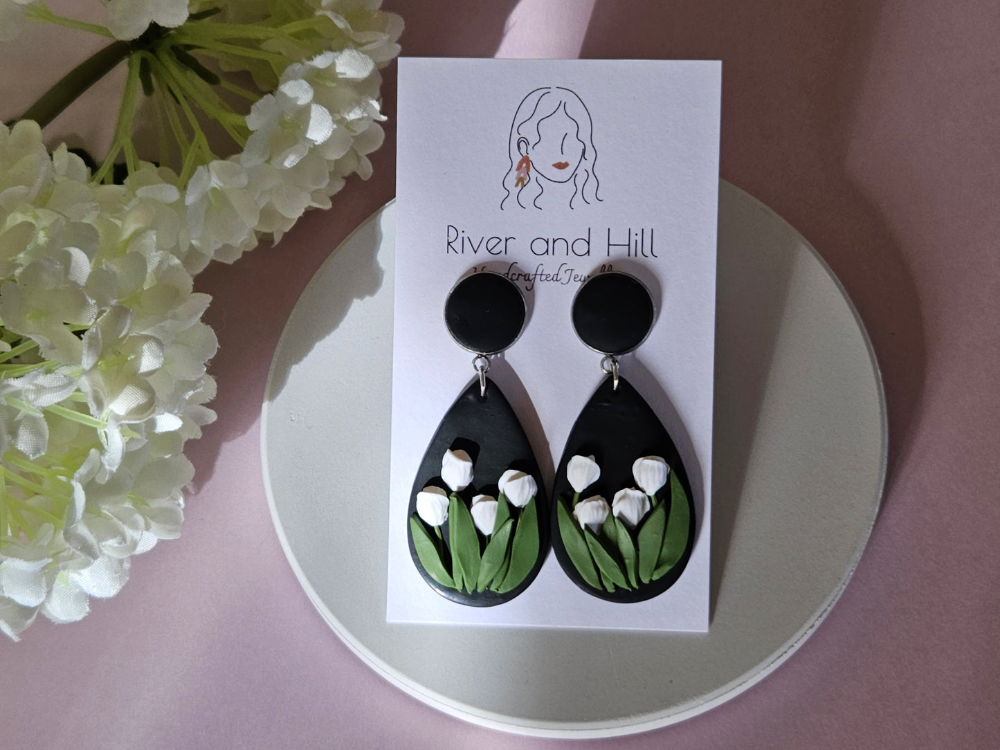 Tulip Droplet Black Earrings