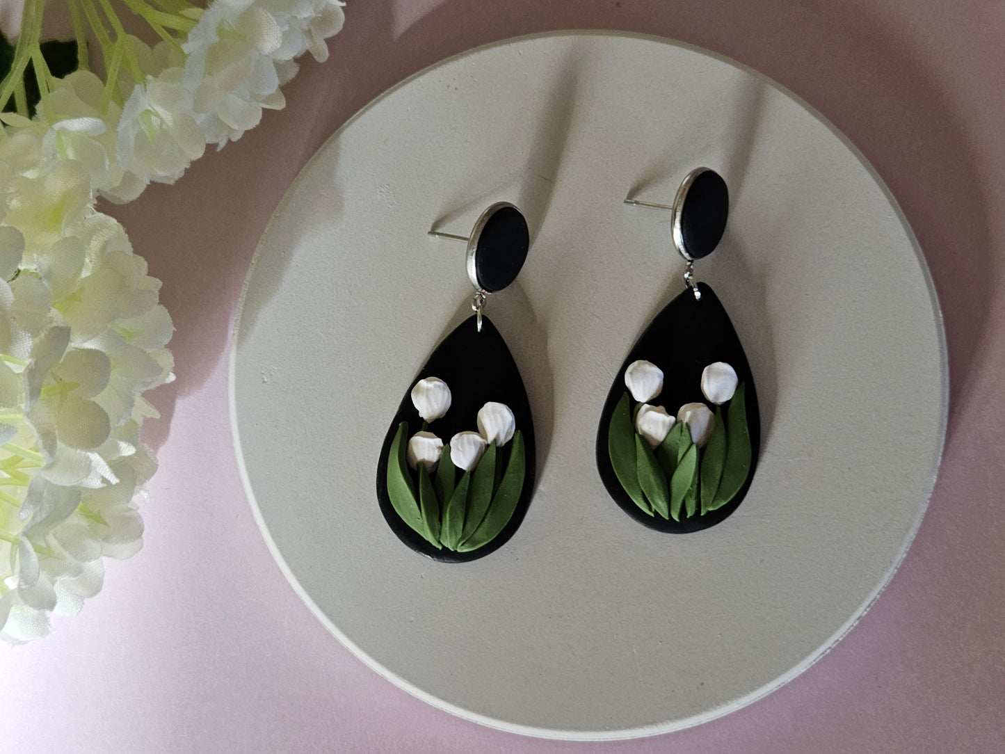 Tulip Droplet Black Earrings