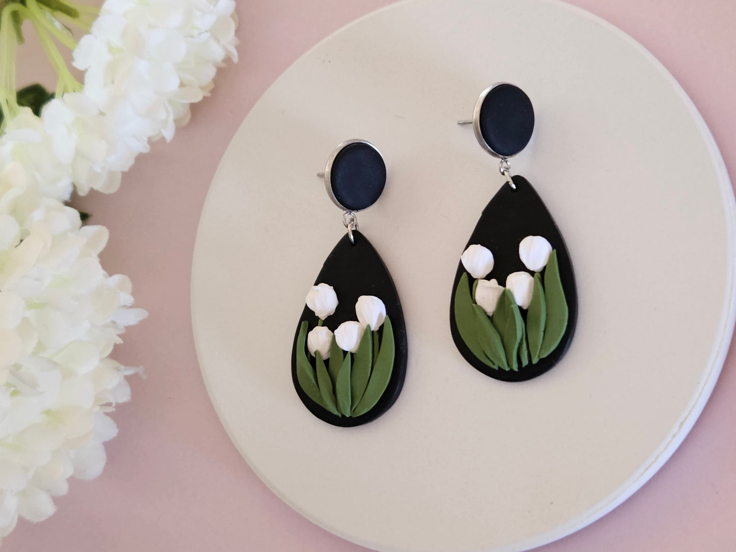 Tulip Droplet Black Earrings