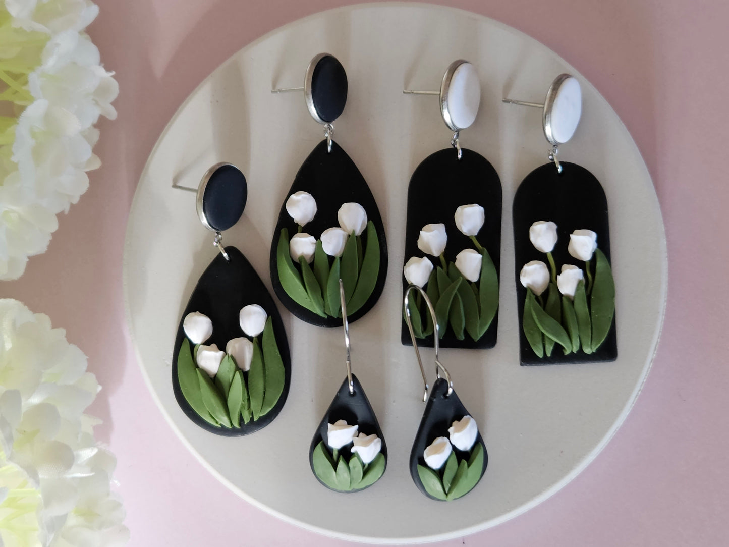 Tulip Droplet Black Earrings