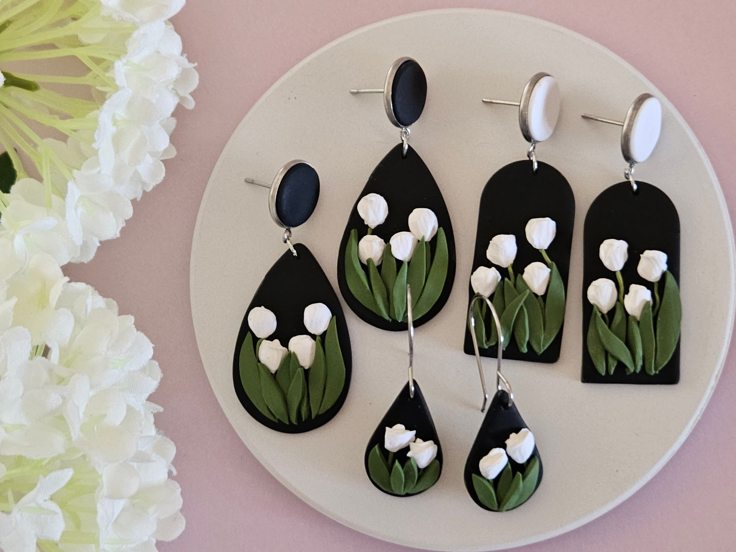 Tulip Droplet Black Earrings