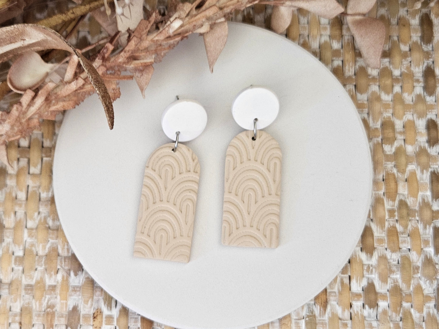 Classic Clay Patterned Arch Beige Earrings