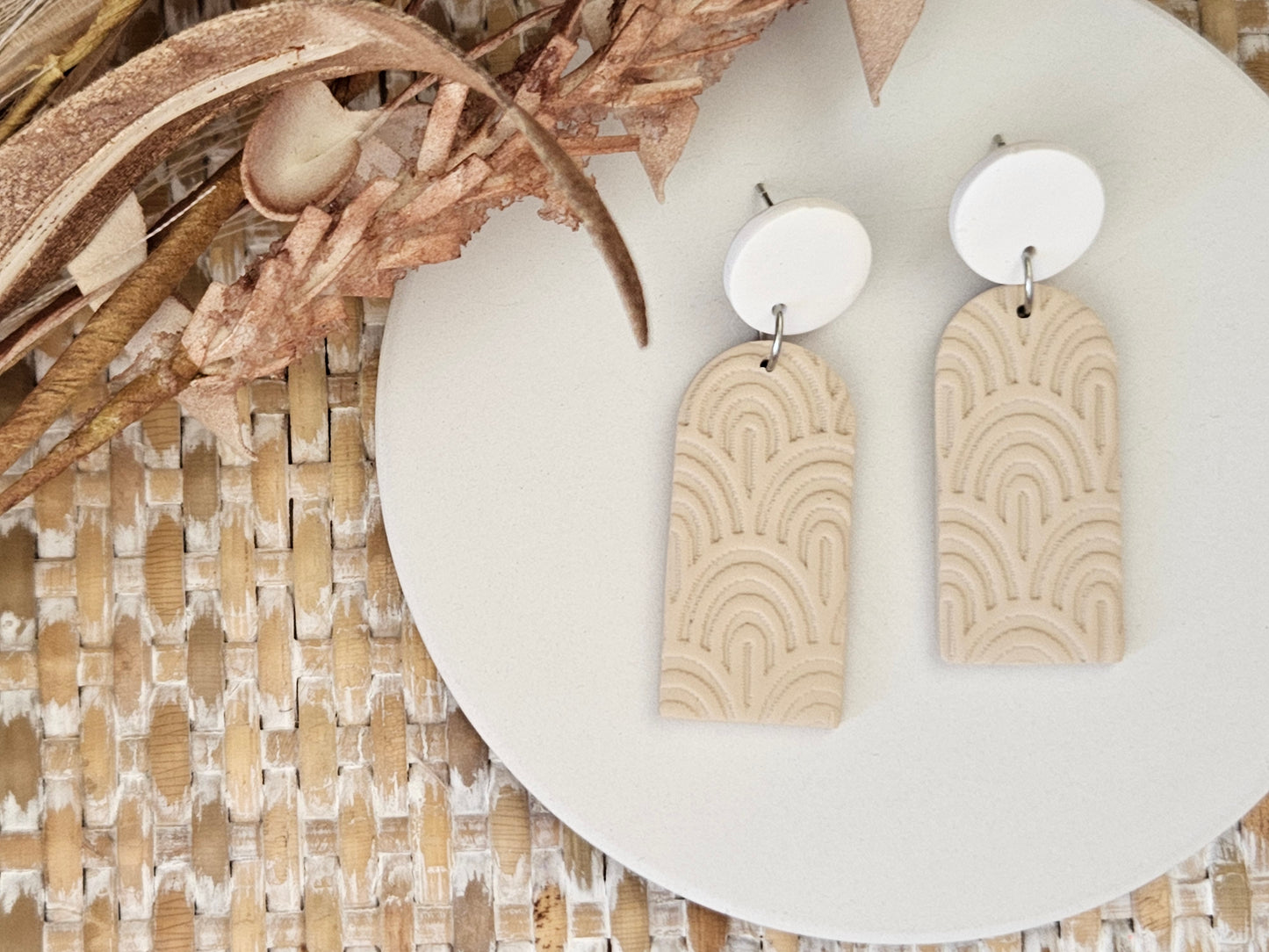 Classic Clay Patterned Arch Beige Earrings