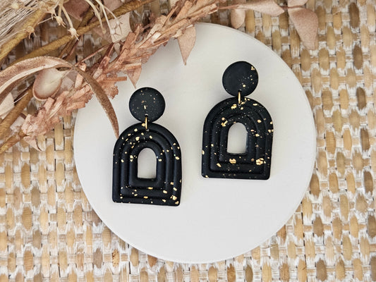 Classic Clay Statement Arch Black Earrings