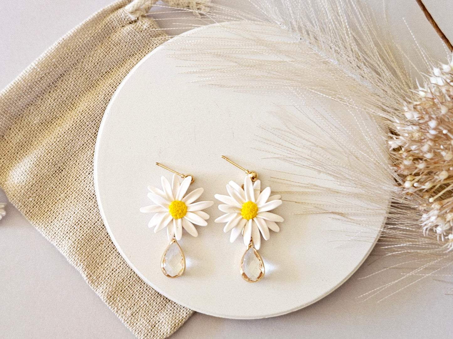 Birth Flower Collection April Daisy Earrings