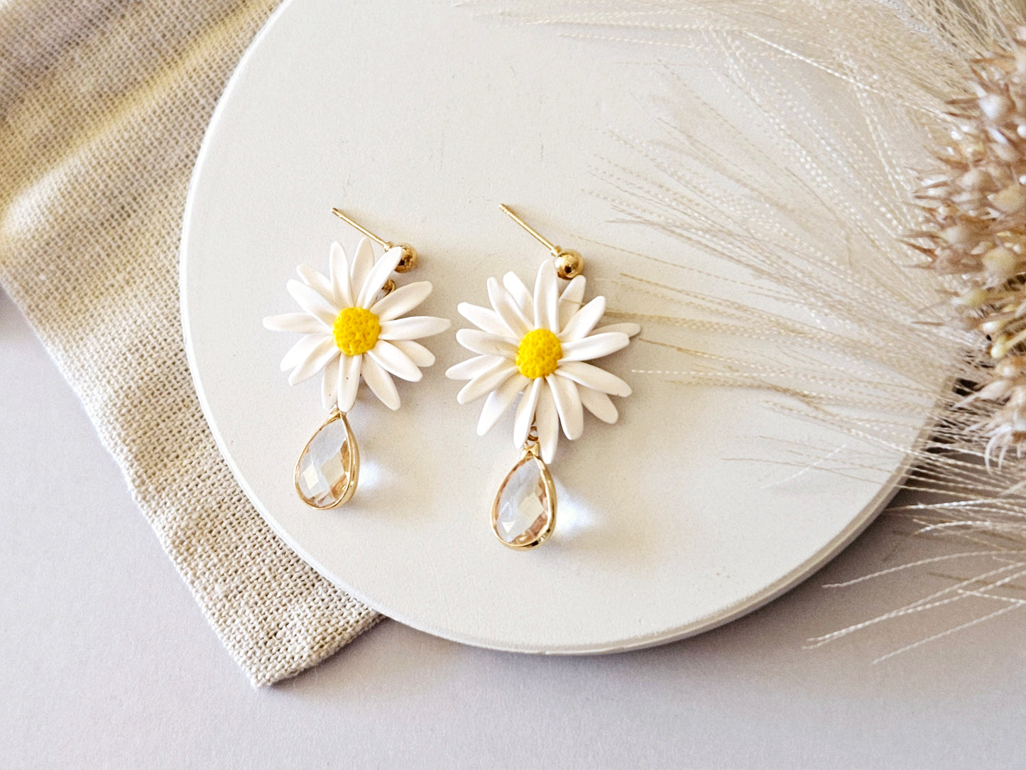 Birth Flower Collection April Daisy Earrings