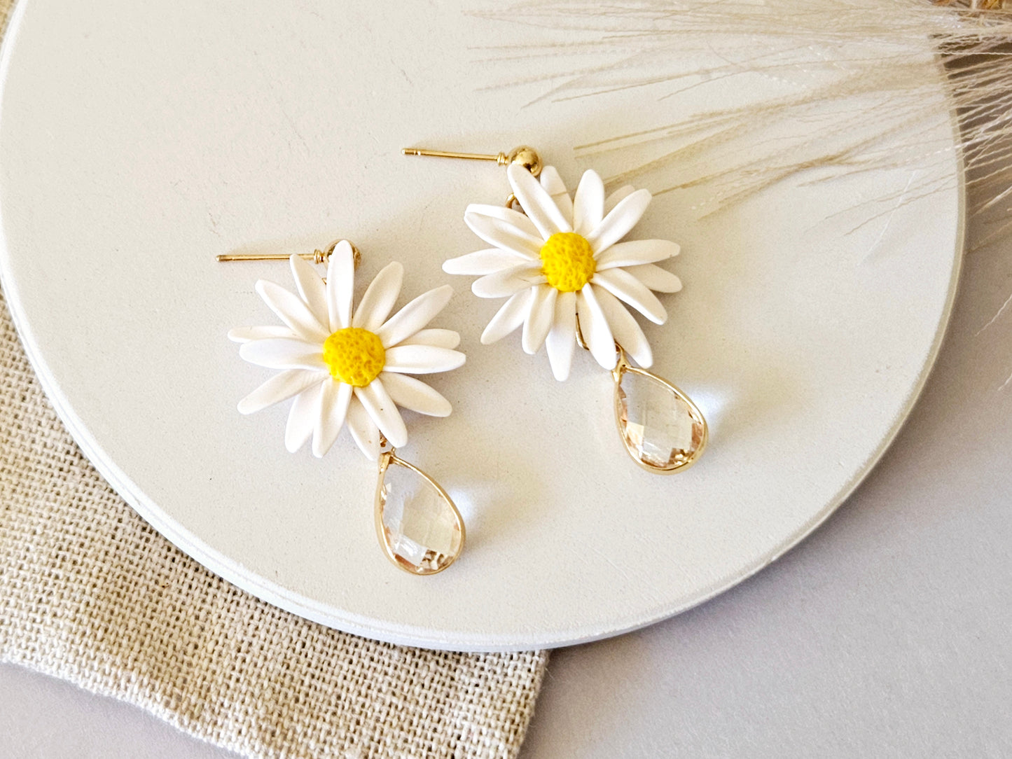 Birth Flower Collection April Daisy Earrings