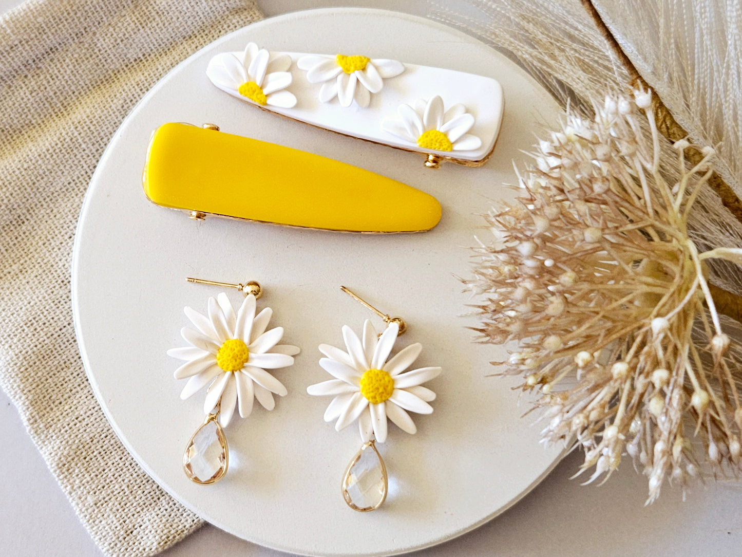 Birth Flower Collection April Daisy Hairclip Set