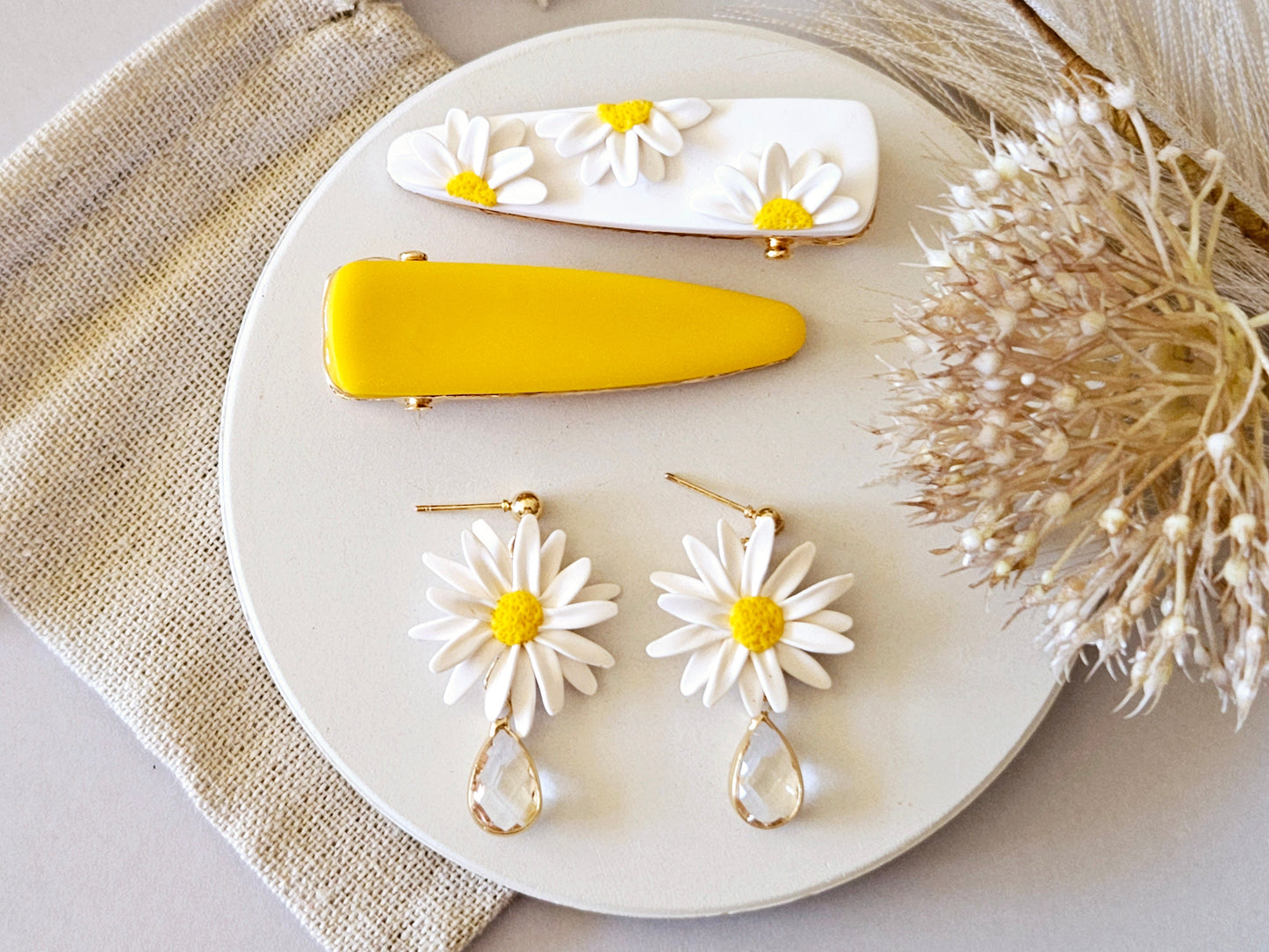 Birth Flower Collection April Daisy Hairclip Set