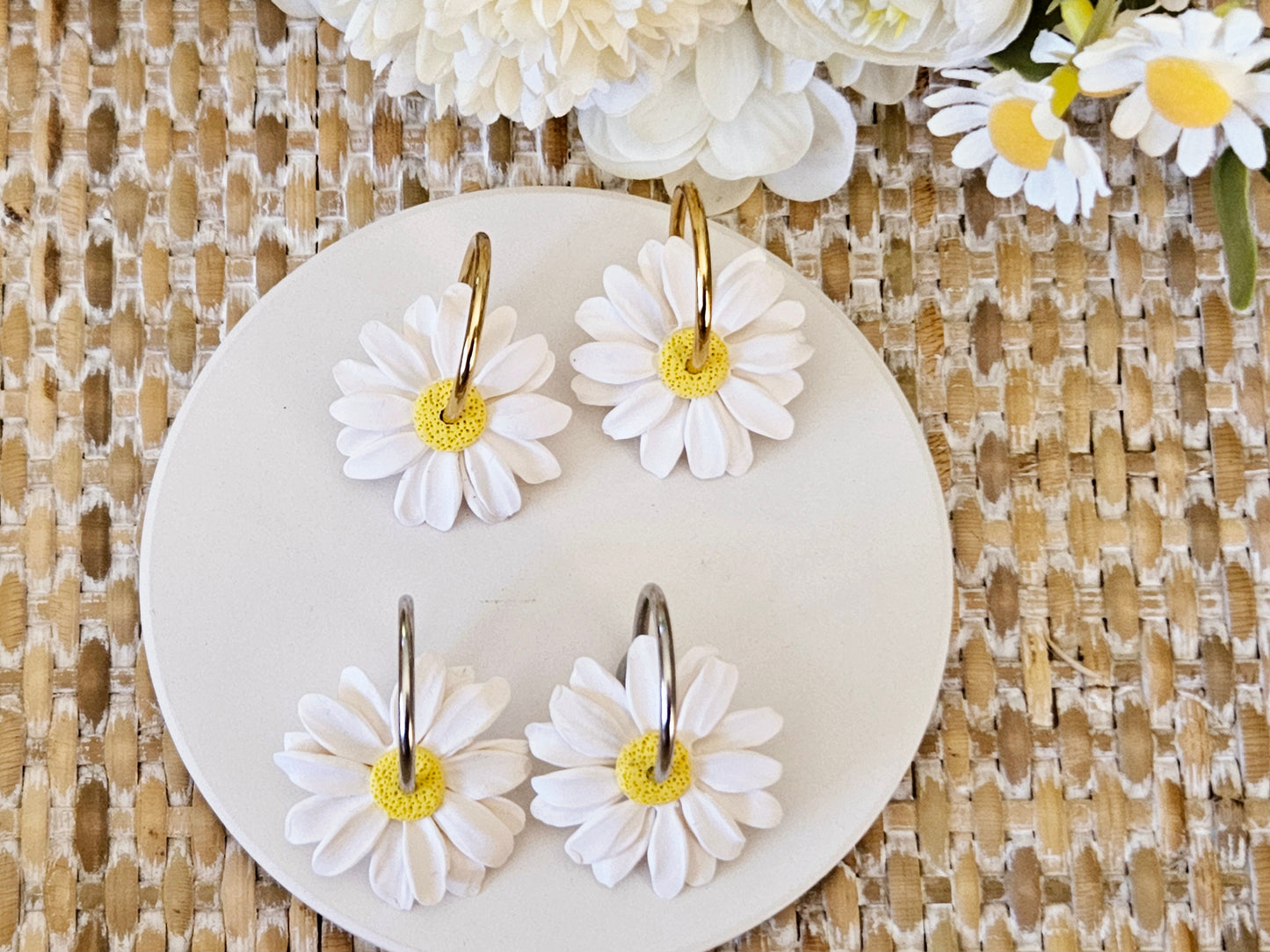 Daisy Hoop Earrings Gold