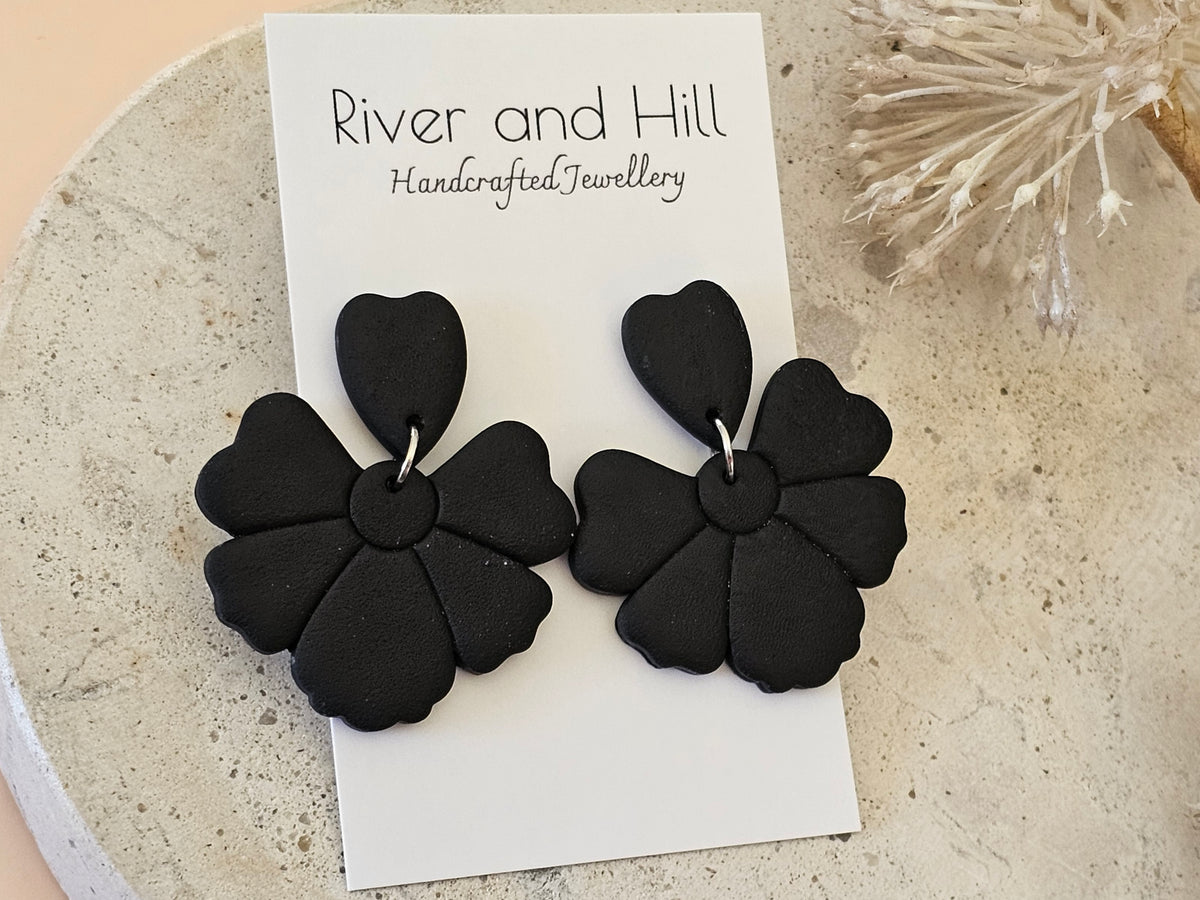 Daily Colour Black Petal Earrings