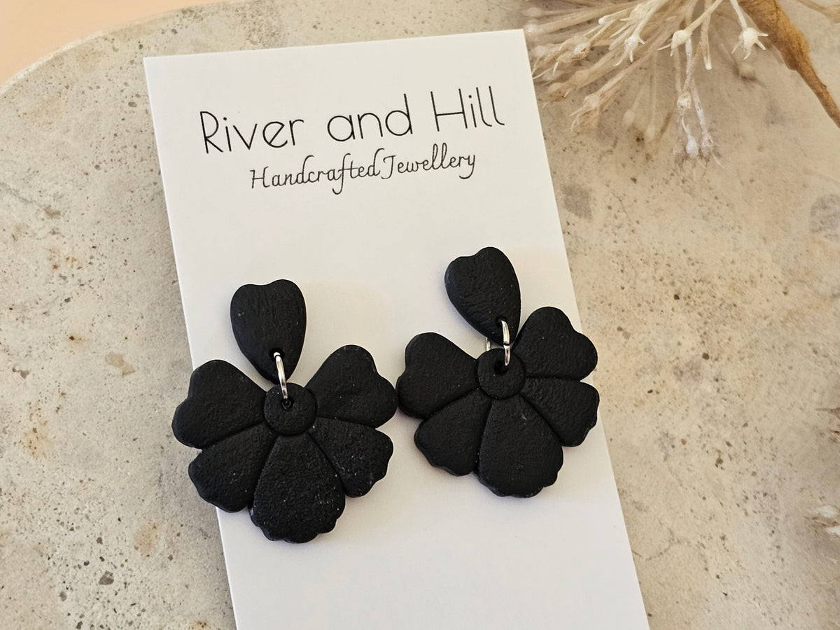Daily Colour Black Petal Earrings