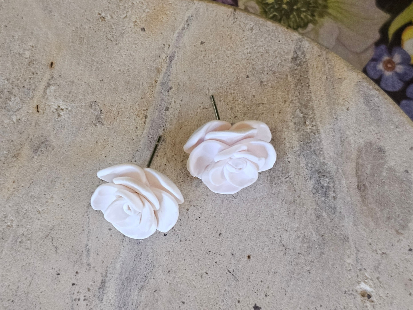 Cammellia Studs White