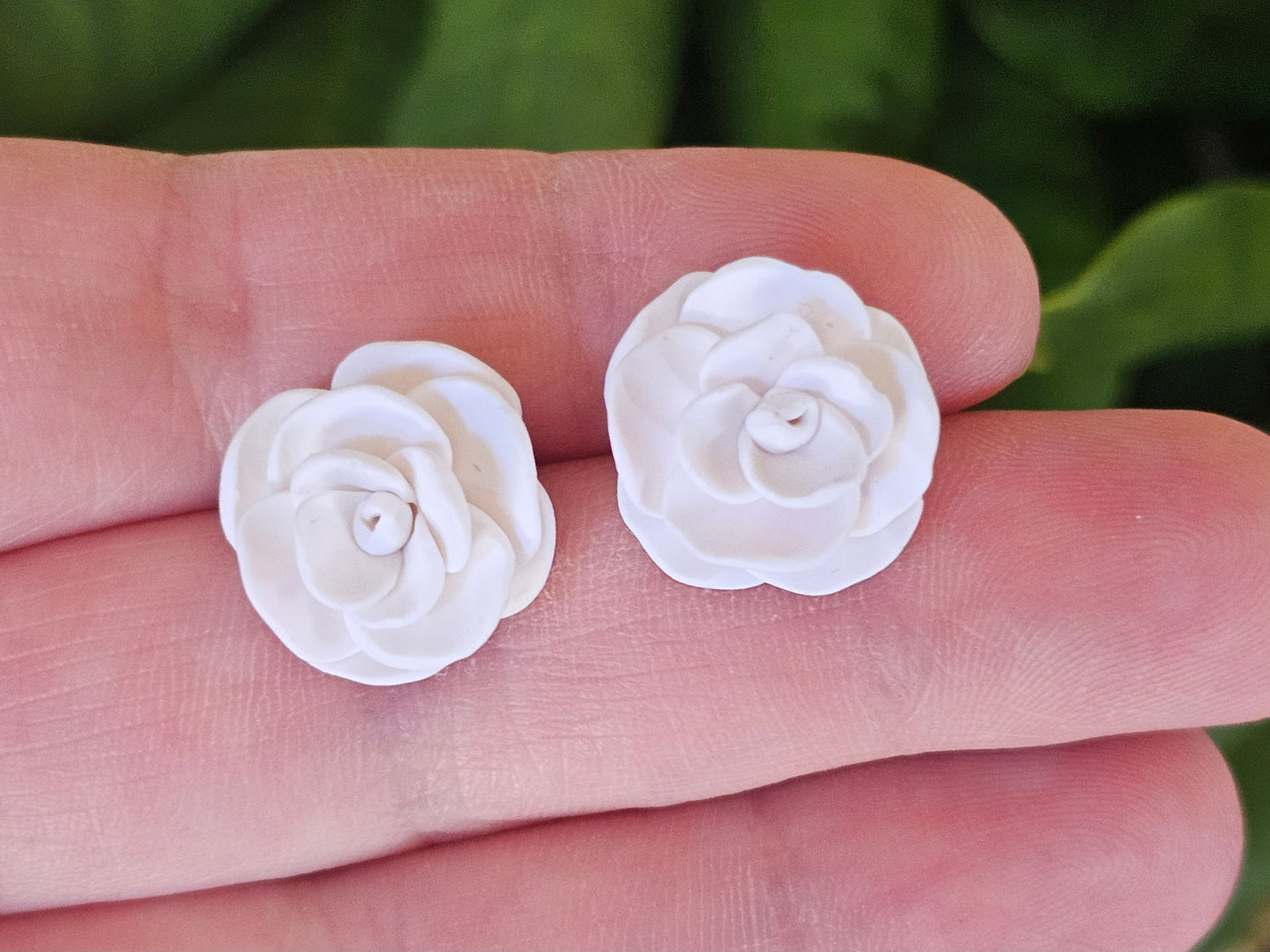 Cammellia Studs White