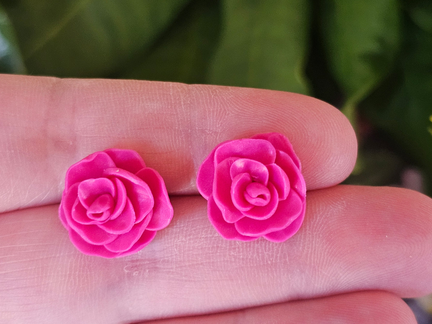 Cammellia Studs Magenta