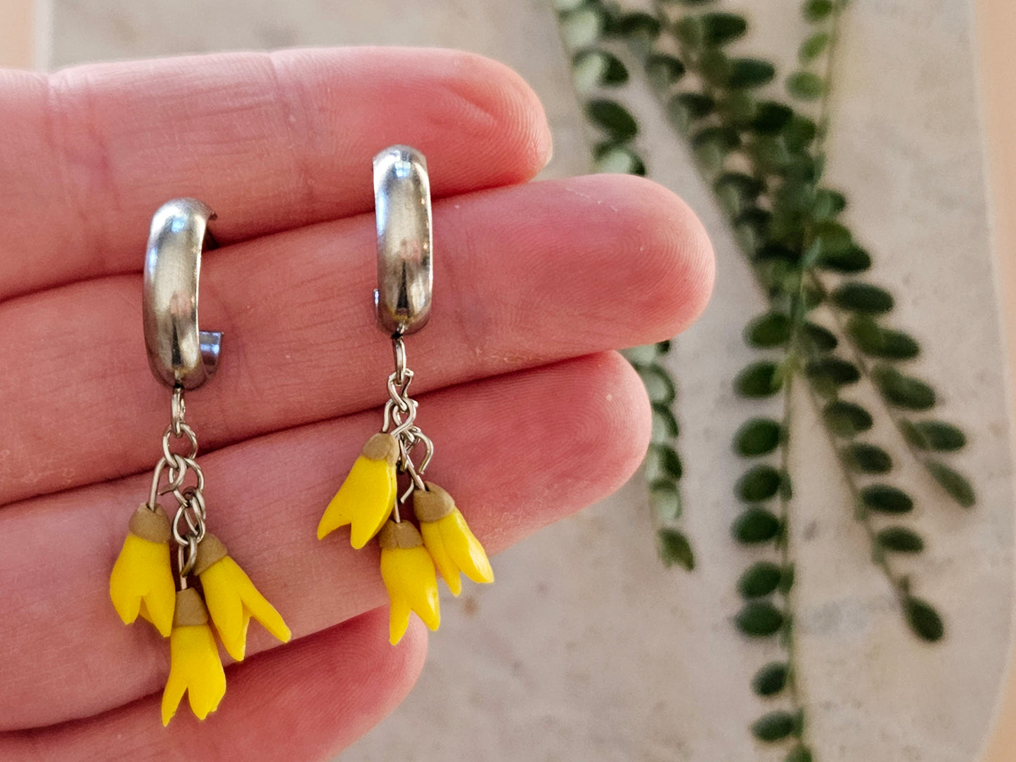 Kowhai Dainty Half Hoops