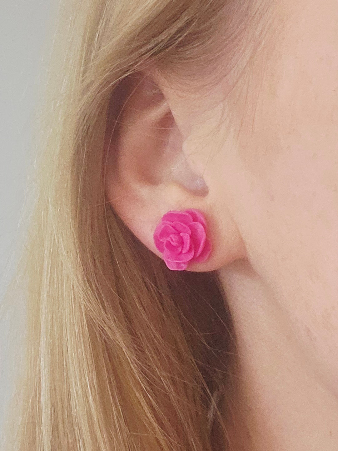 Cammellia Studs White