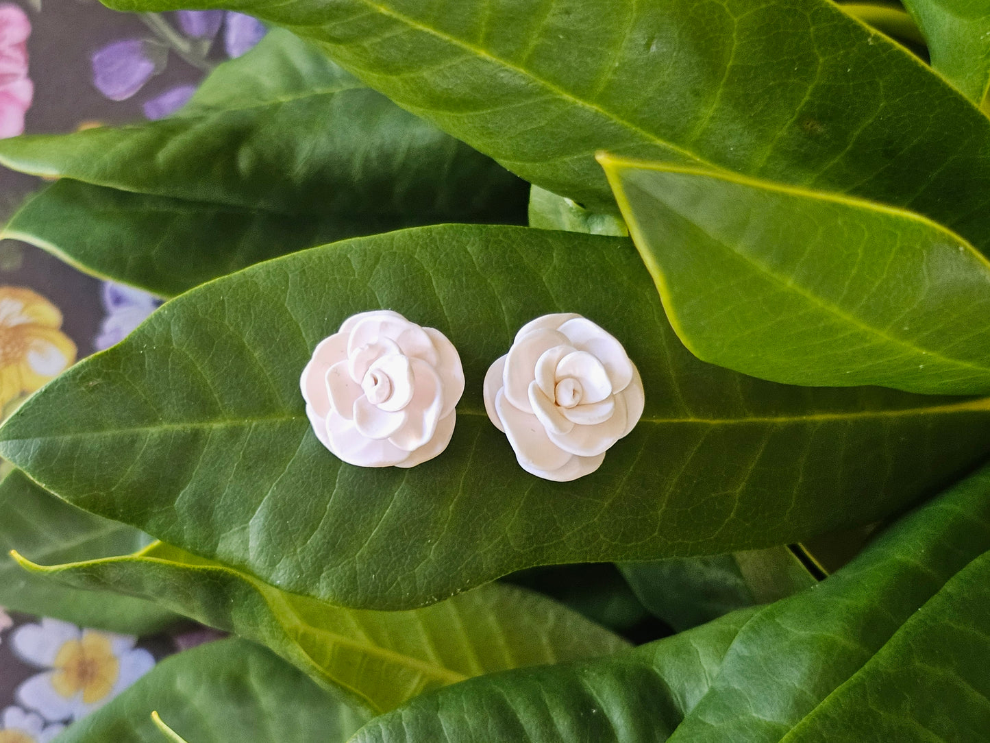 Cammellia Studs White